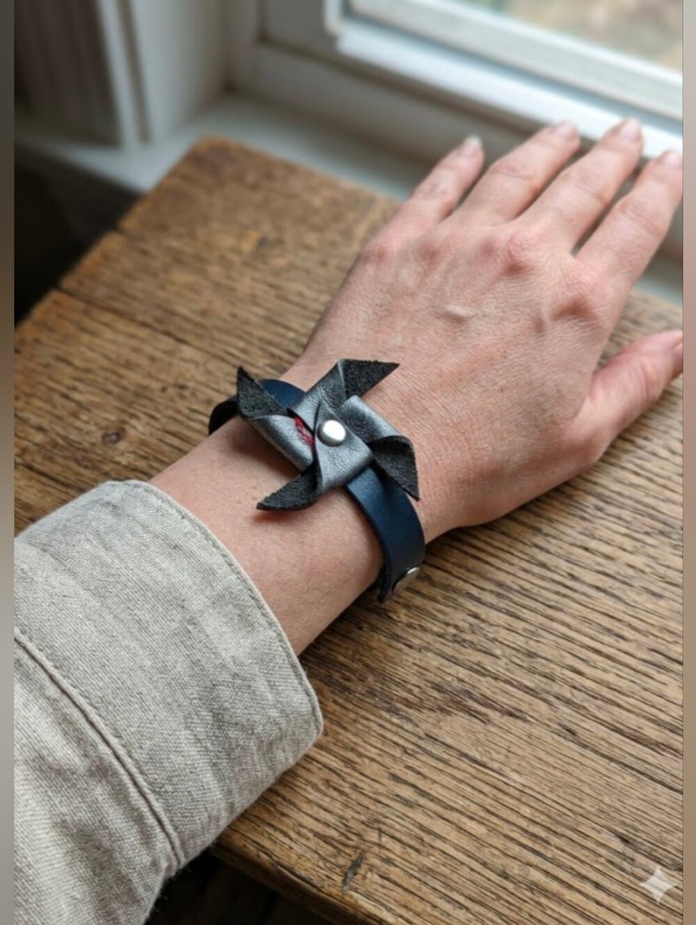 Handmade Navy Metallic Gray Genuine Leather Pinwheel Snap Bracelet